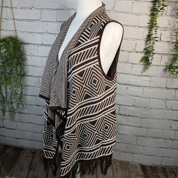 YA LOS ANGELES SLEEVELESS CARDIGAN IN BROWN AND WHITE AZTEC DESIGN, SIZE MEDIUM - Picture 4 of 8